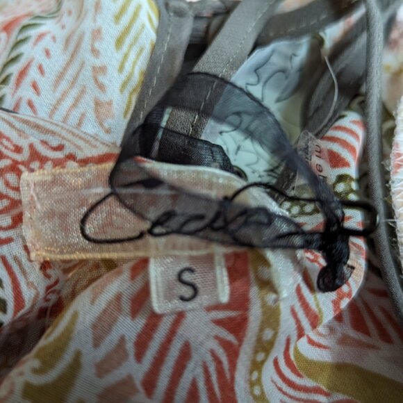 Cecico Collection Sheer Floral/Paisley Top Size Small NWT - Picture 10 of 13